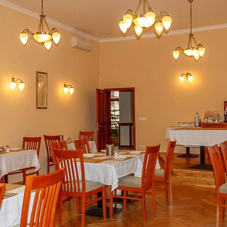 Pannon Hotel Bejelentkezes 20 Oraig, Check-In Until 20 O'Clock, Einchecken Bis 20 Uhr Mohacs Ngoại thất bức ảnh