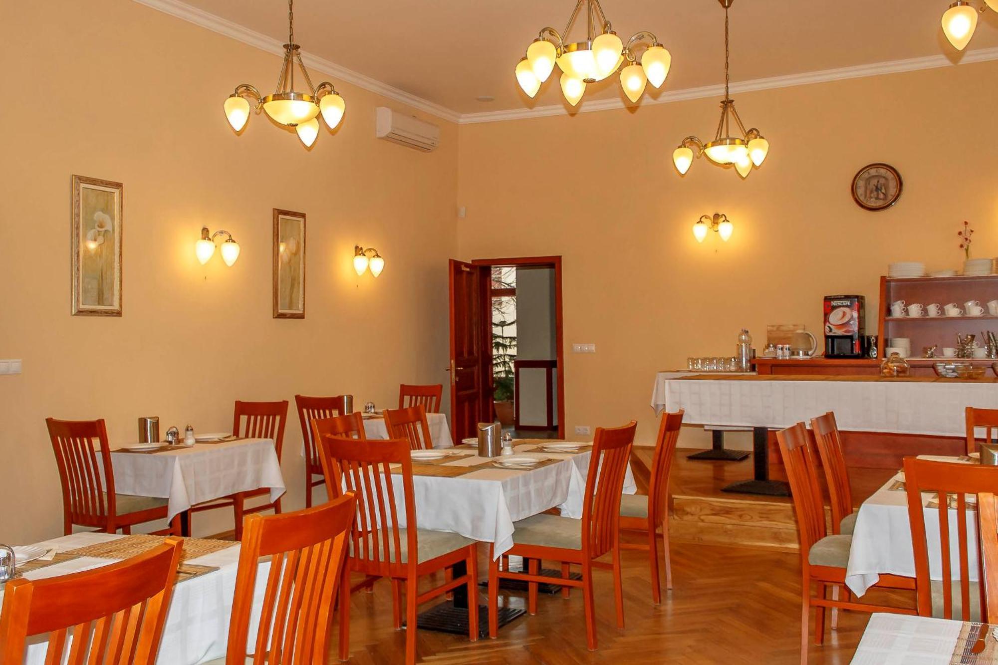 Pannon Hotel Bejelentkezes 20 Oraig, Check-In Until 20 O'Clock, Einchecken Bis 20 Uhr Mohacs Ngoại thất bức ảnh