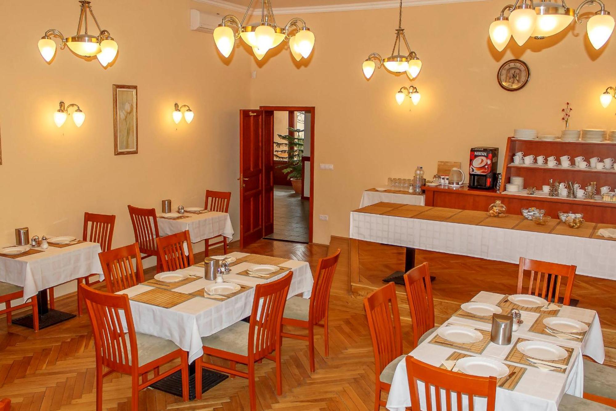Pannon Hotel Bejelentkezes 20 Oraig, Check-In Until 20 O'Clock, Einchecken Bis 20 Uhr Mohacs Ngoại thất bức ảnh