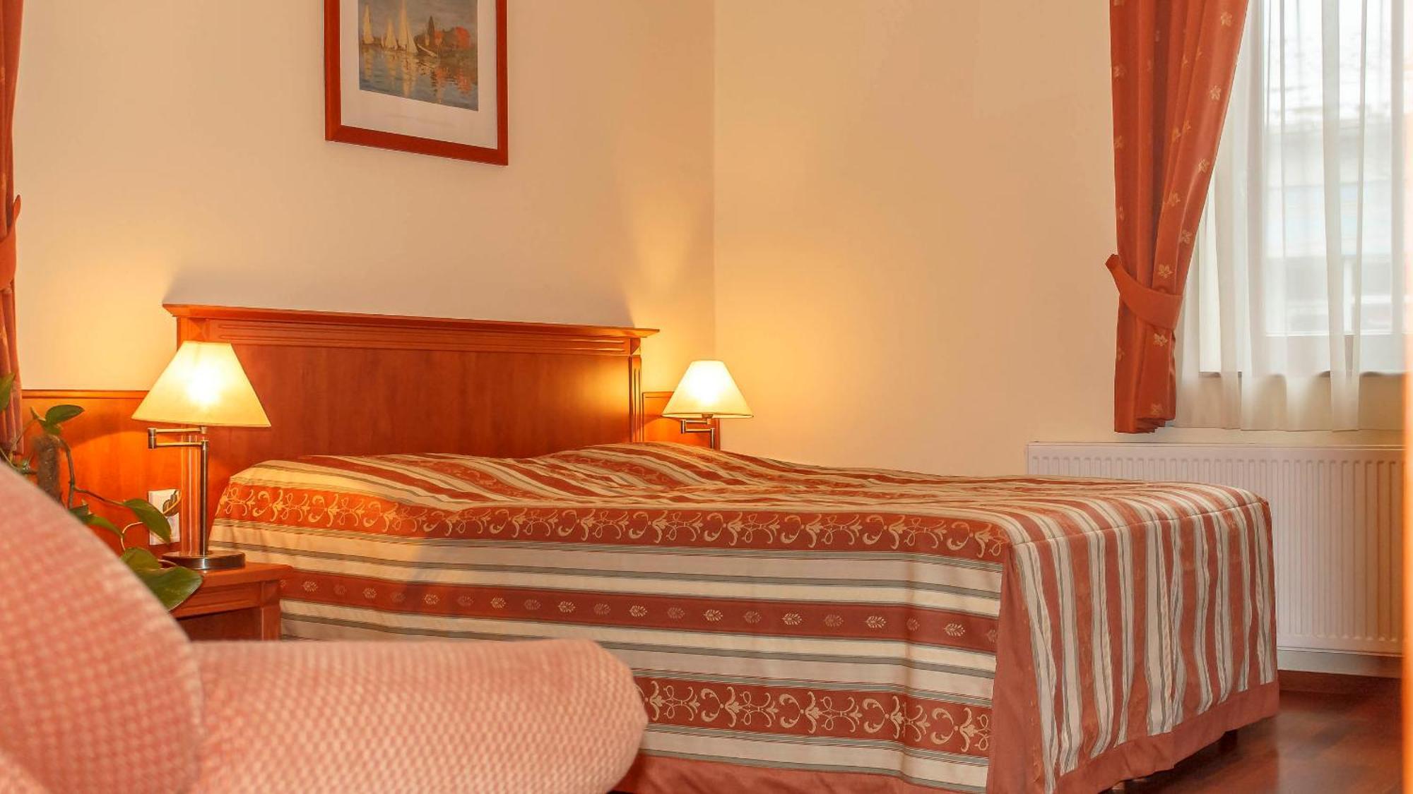 Pannon Hotel Bejelentkezes 20 Oraig, Check-In Until 20 O'Clock, Einchecken Bis 20 Uhr Mohacs Ngoại thất bức ảnh
