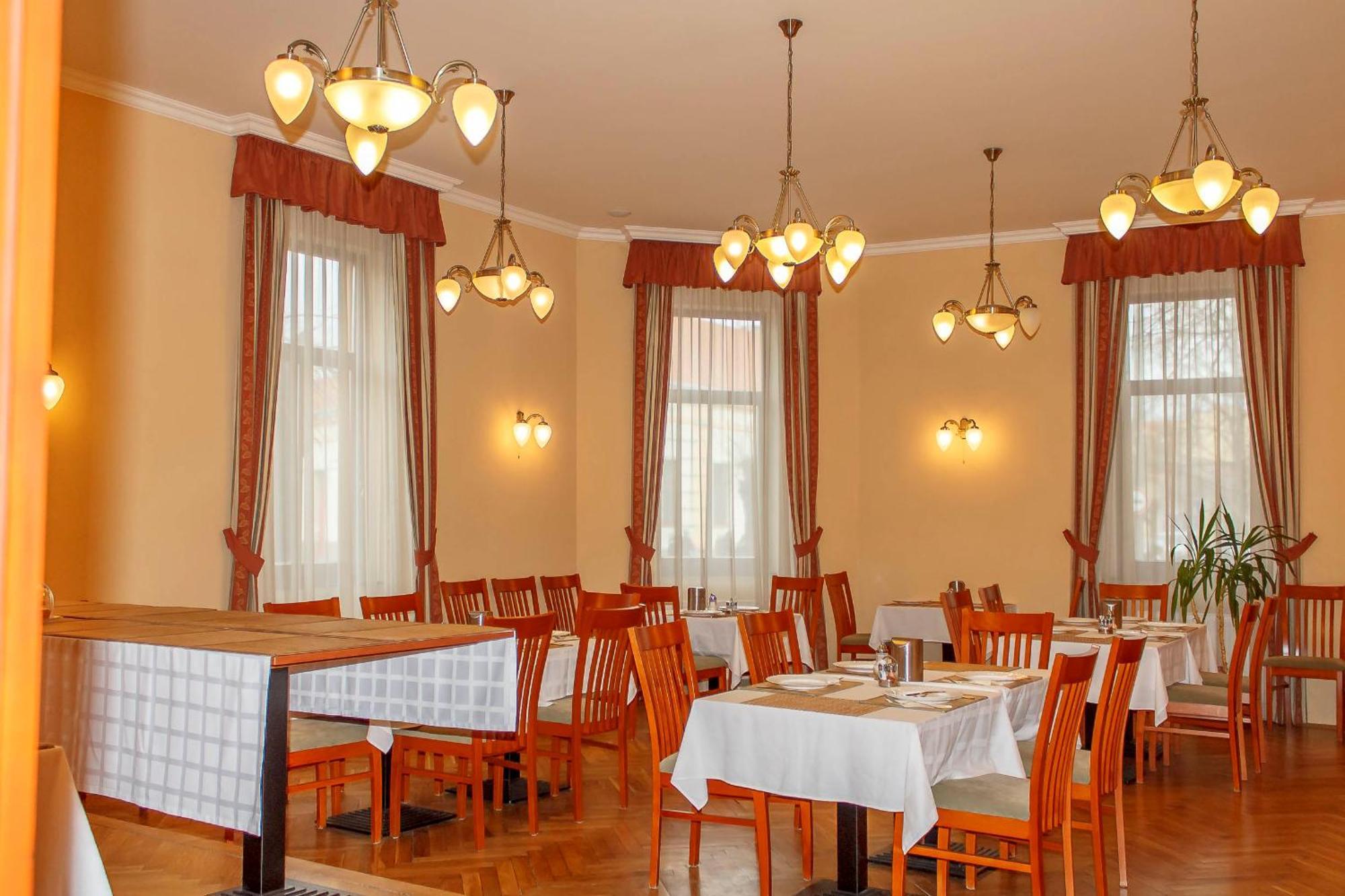 Pannon Hotel Bejelentkezes 20 Oraig, Check-In Until 20 O'Clock, Einchecken Bis 20 Uhr Mohacs Ngoại thất bức ảnh