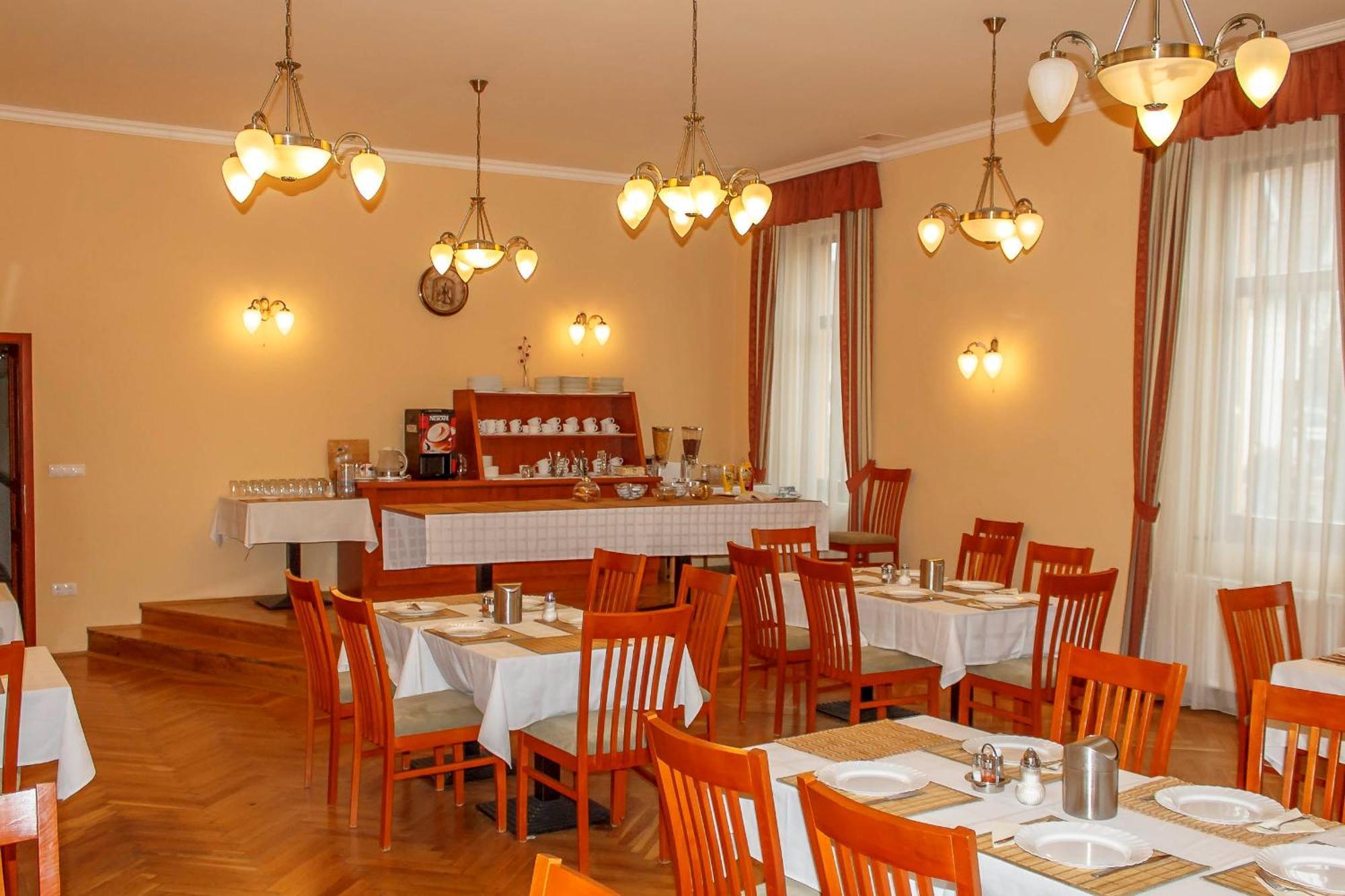 Pannon Hotel Bejelentkezes 20 Oraig, Check-In Until 20 O'Clock, Einchecken Bis 20 Uhr Mohacs Ngoại thất bức ảnh