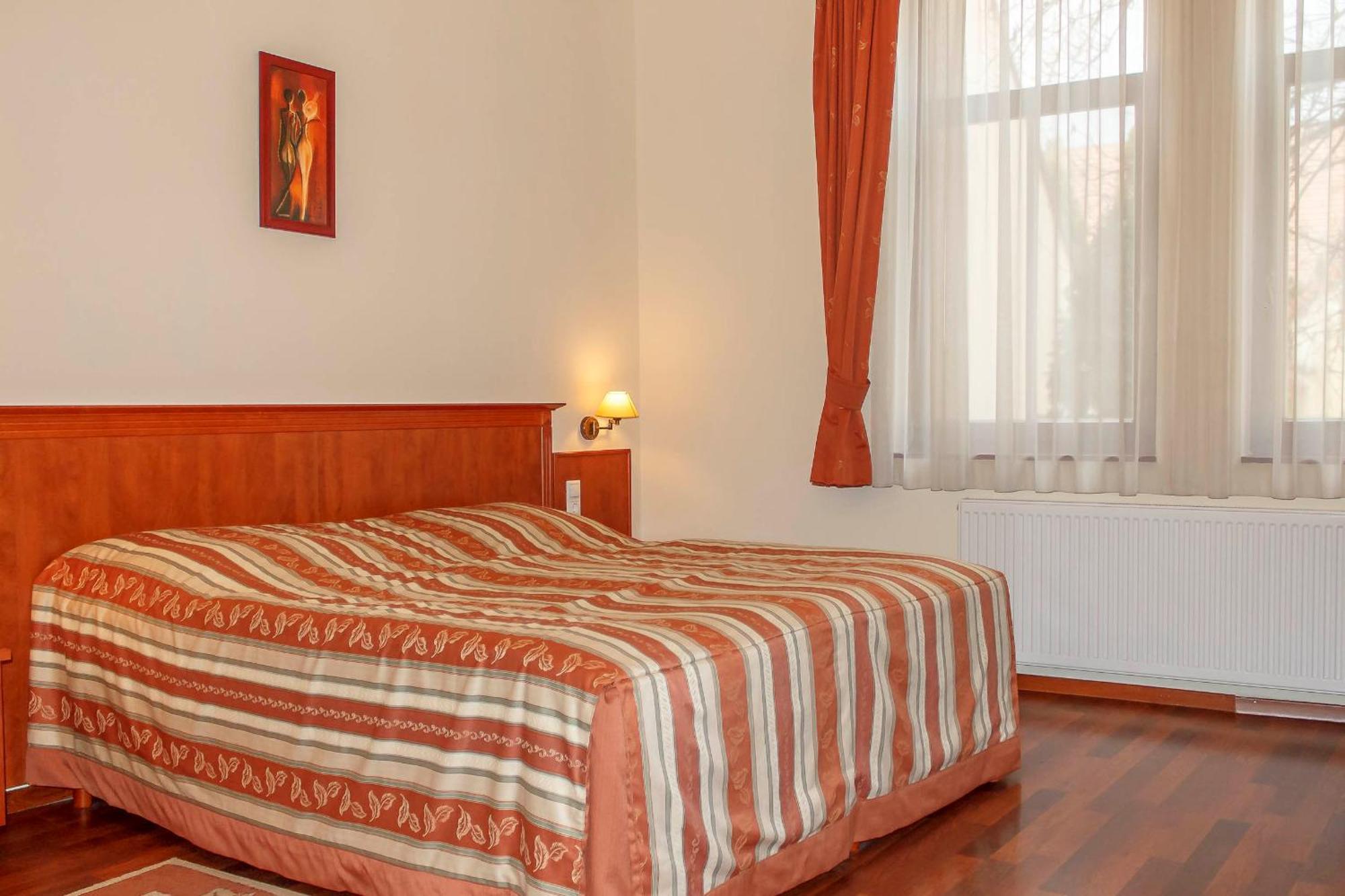 Pannon Hotel Bejelentkezes 20 Oraig, Check-In Until 20 O'Clock, Einchecken Bis 20 Uhr Mohacs Ngoại thất bức ảnh