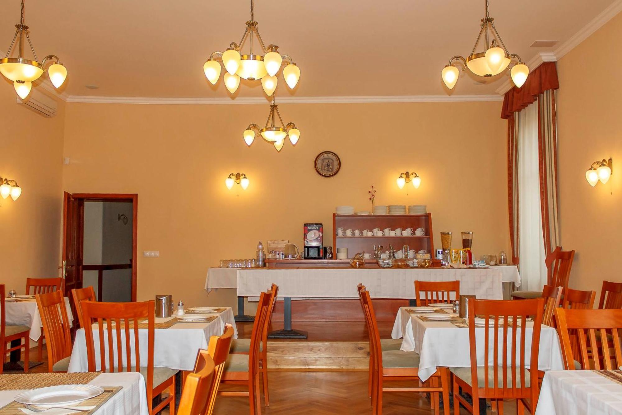 Pannon Hotel Bejelentkezes 20 Oraig, Check-In Until 20 O'Clock, Einchecken Bis 20 Uhr Mohacs Ngoại thất bức ảnh
