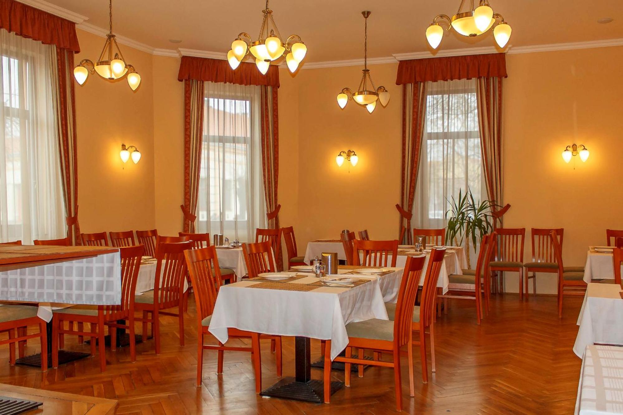 Pannon Hotel Bejelentkezes 20 Oraig, Check-In Until 20 O'Clock, Einchecken Bis 20 Uhr Mohacs Ngoại thất bức ảnh