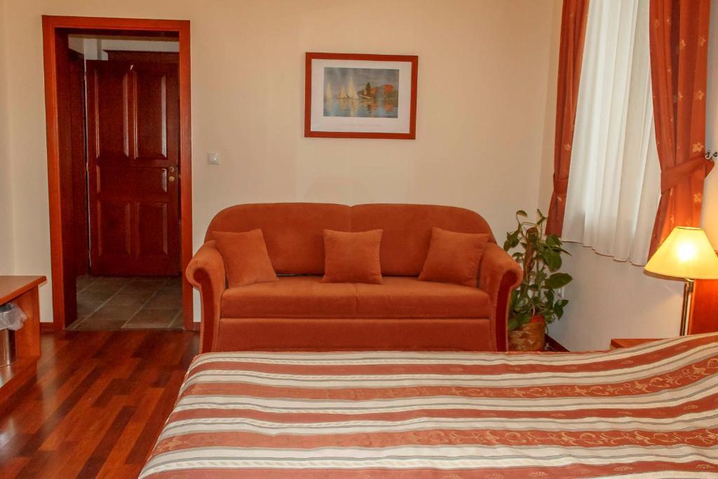 Pannon Hotel Bejelentkezes 20 Oraig, Check-In Until 20 O'Clock, Einchecken Bis 20 Uhr Mohacs Phòng bức ảnh