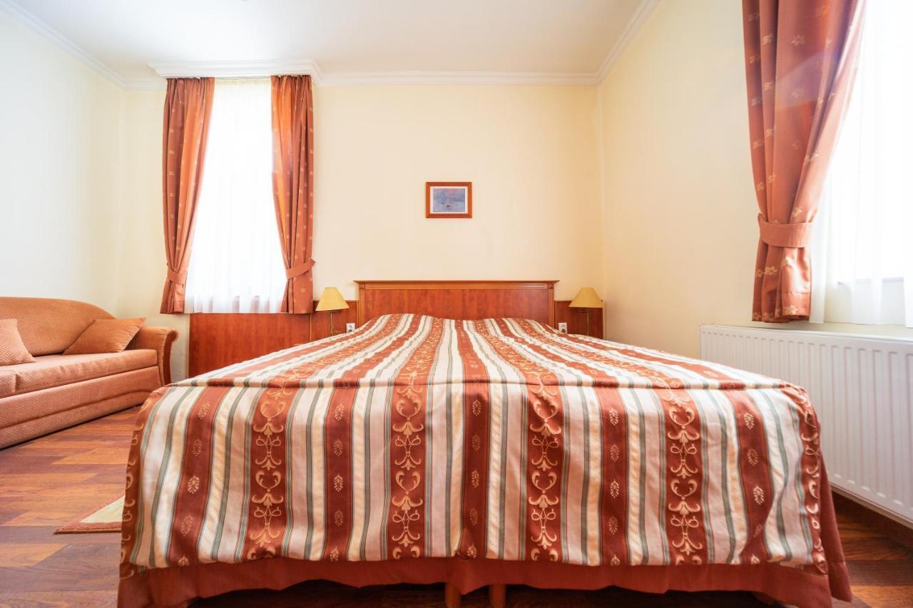 Pannon Hotel Bejelentkezes 20 Oraig, Check-In Until 20 O'Clock, Einchecken Bis 20 Uhr Mohacs Ngoại thất bức ảnh