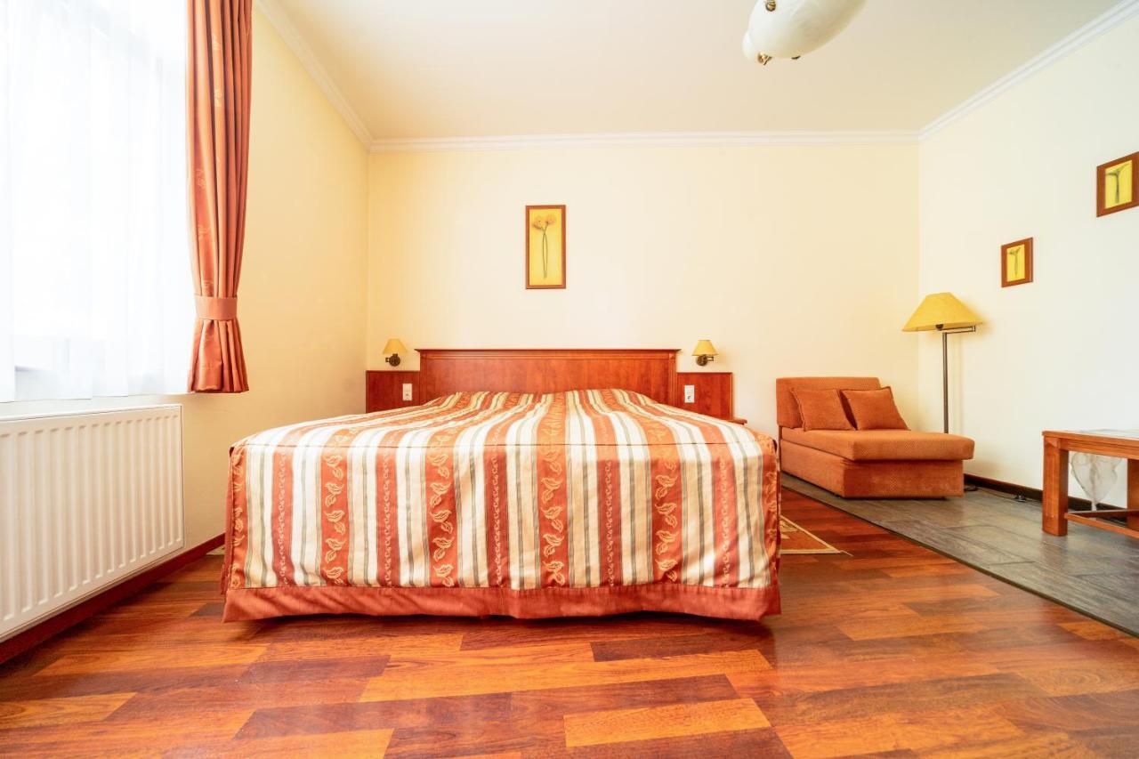 Pannon Hotel Bejelentkezes 20 Oraig, Check-In Until 20 O'Clock, Einchecken Bis 20 Uhr Mohacs Ngoại thất bức ảnh
