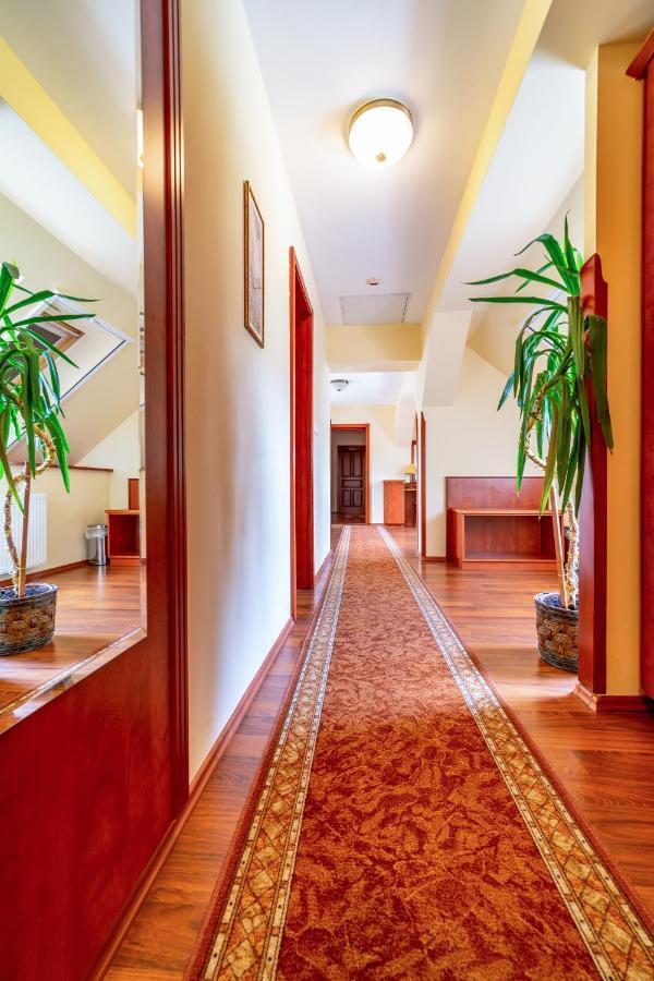 Pannon Hotel Bejelentkezes 20 Oraig, Check-In Until 20 O'Clock, Einchecken Bis 20 Uhr Mohacs Ngoại thất bức ảnh