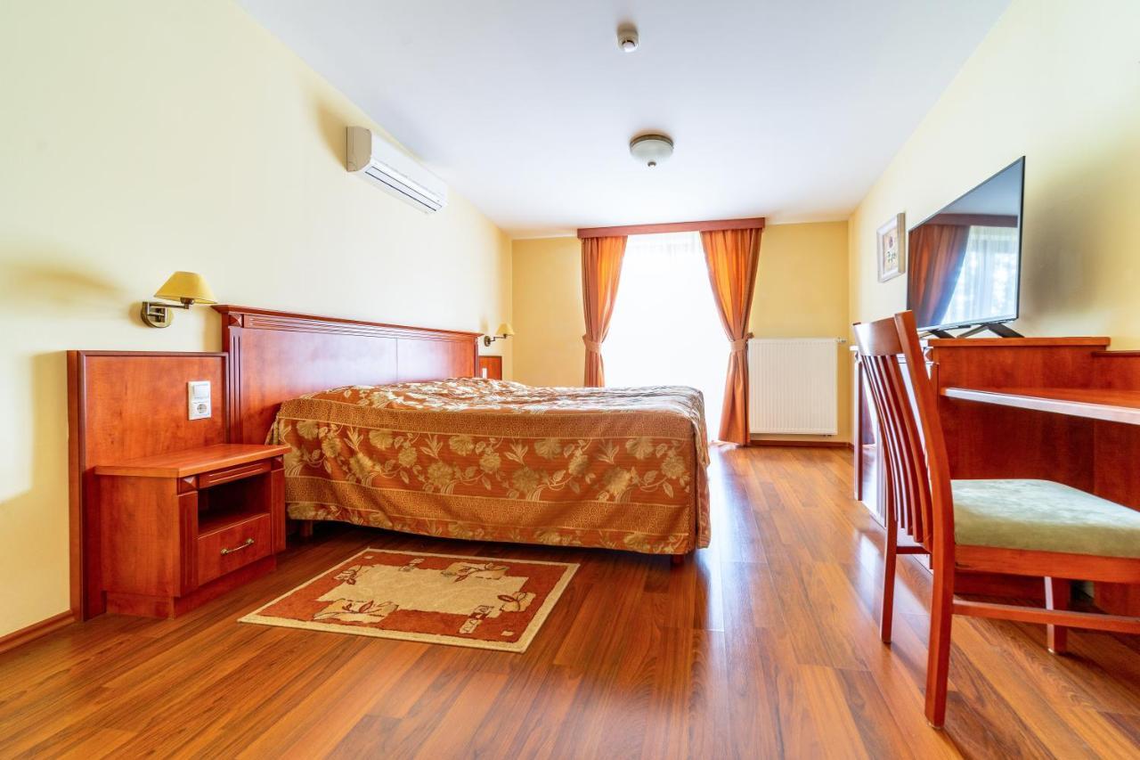 Pannon Hotel Bejelentkezes 20 Oraig, Check-In Until 20 O'Clock, Einchecken Bis 20 Uhr Mohacs Ngoại thất bức ảnh