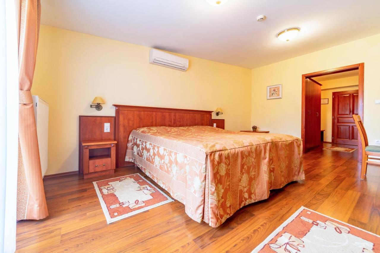 Pannon Hotel Bejelentkezes 20 Oraig, Check-In Until 20 O'Clock, Einchecken Bis 20 Uhr Mohacs Ngoại thất bức ảnh